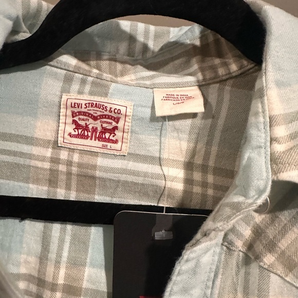 Levi button down - Picture 2 of 3